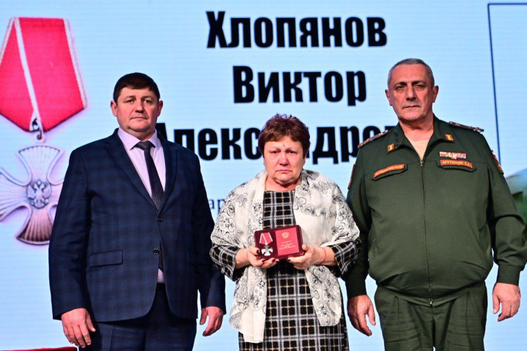 Орденом Мужества посмертно награждены три военнослужащих Буденновского округа.